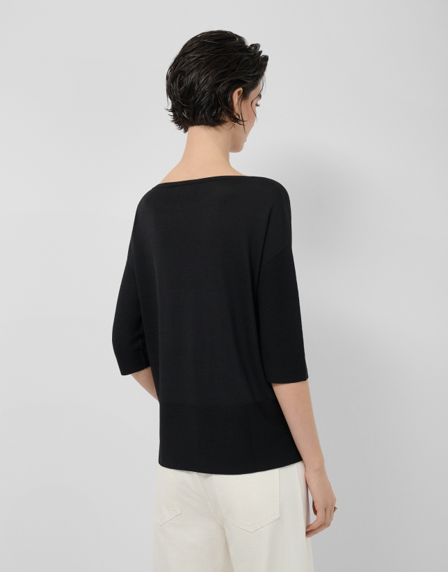 Black seamless three-quarter sleeve jumper