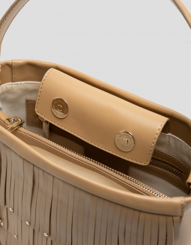 Bolso Bucket Chole piel avellana con flecos