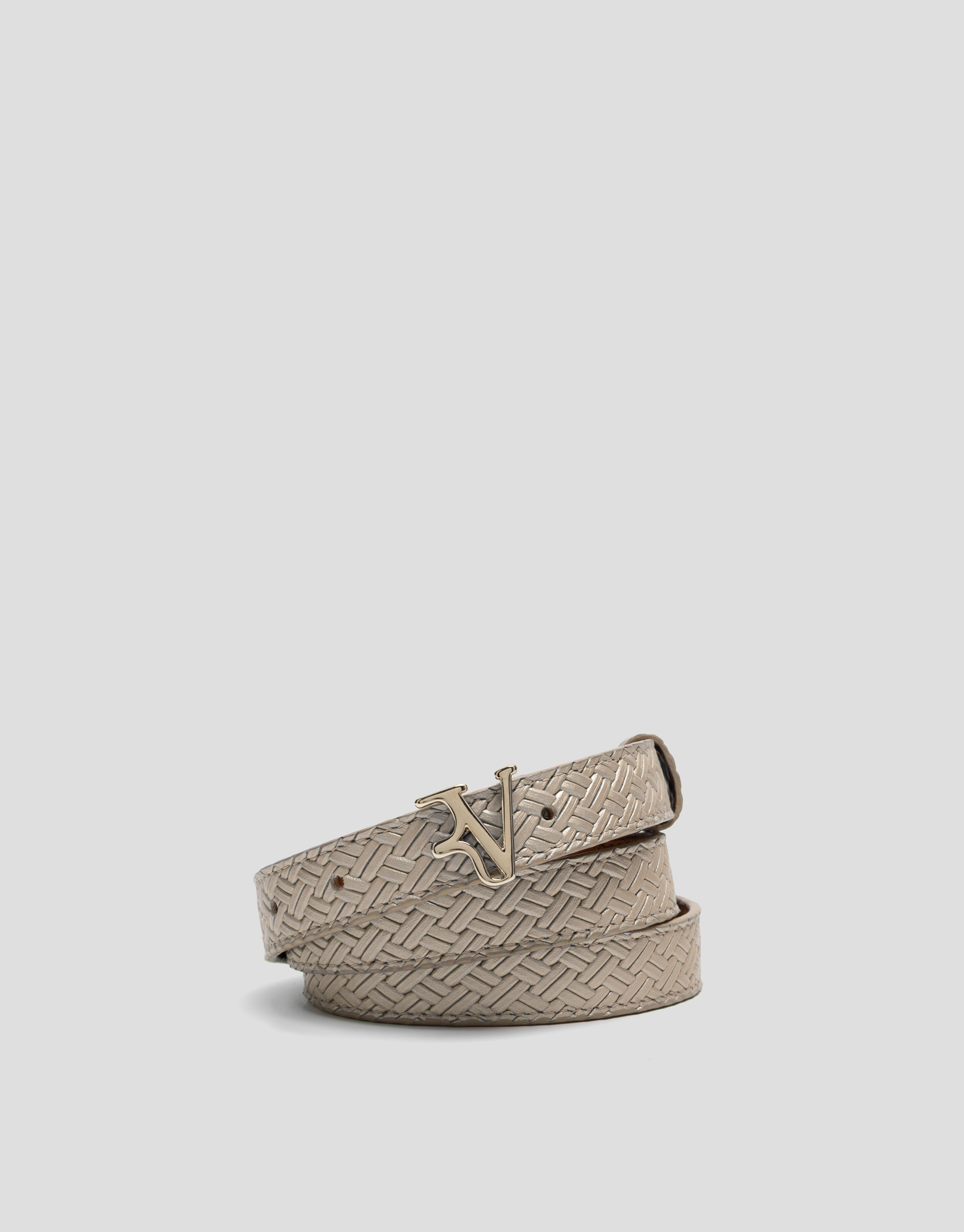 Cintur&oacute;n piel grabado estructura c&aacute;mel metalizado