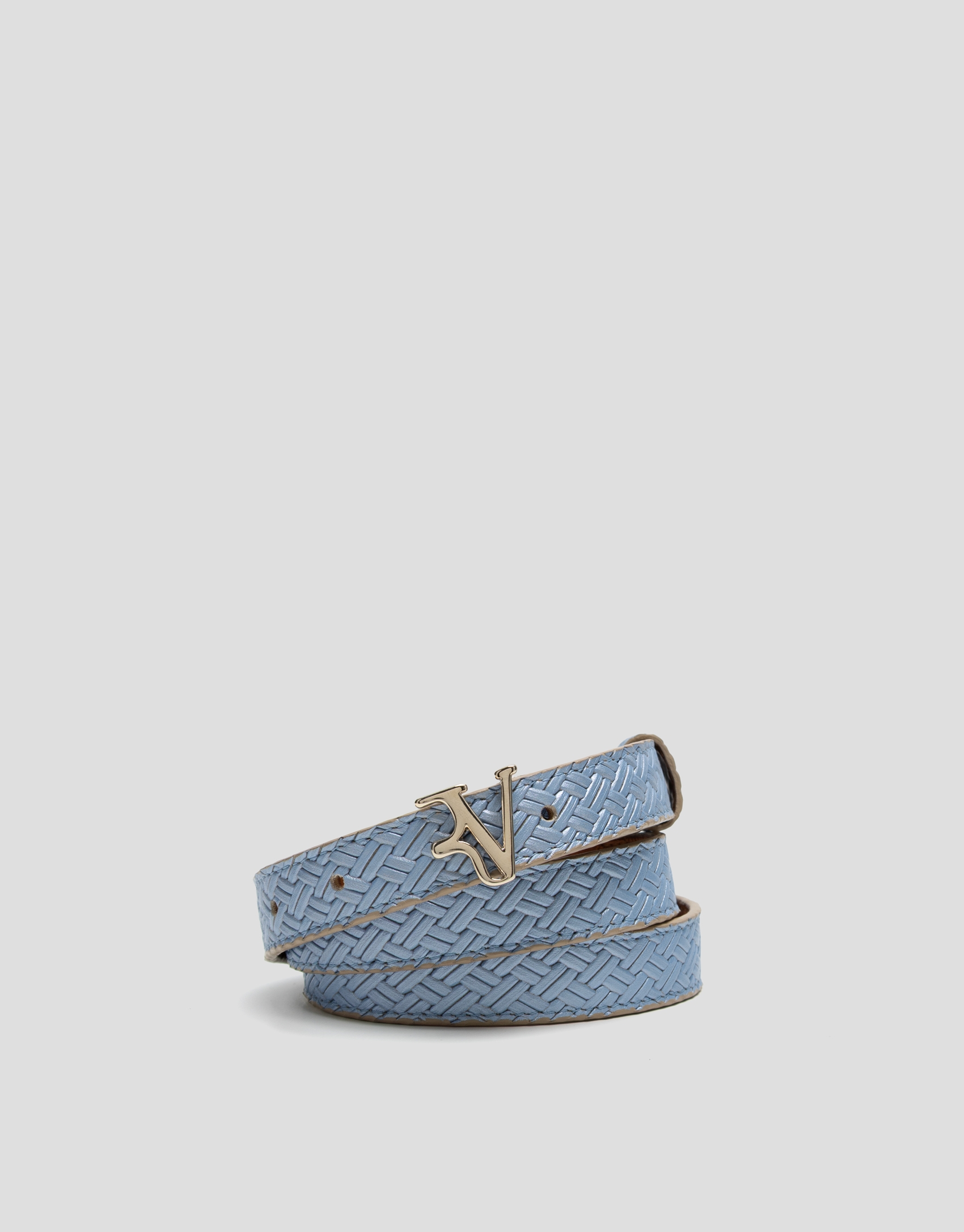 Cintur&oacute;n piel grabado estructura azul claro metalizado