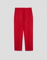 Pantal&oacute;n recto piqu&eacute; dibujo floral rojo