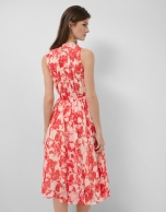 Vestido midi sin mangas beige estampado floral rojo