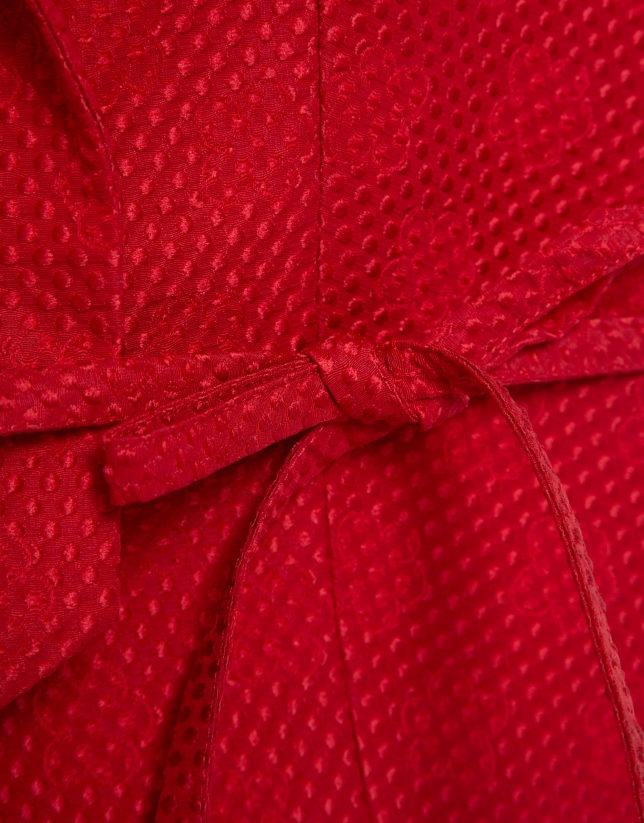 Short sleeveless jacket in red floral piqu&eacute; fabric