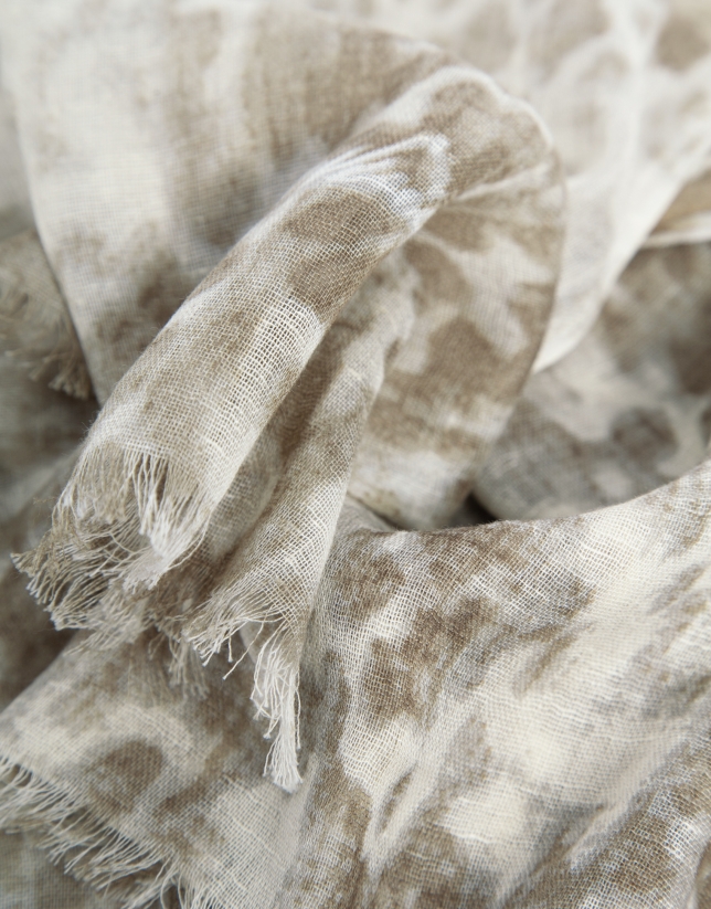 Scarf made from a blend of cotton, modal and linen with an animal print in beige tones