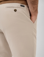 Pantal&oacute;n chino tintado beige
