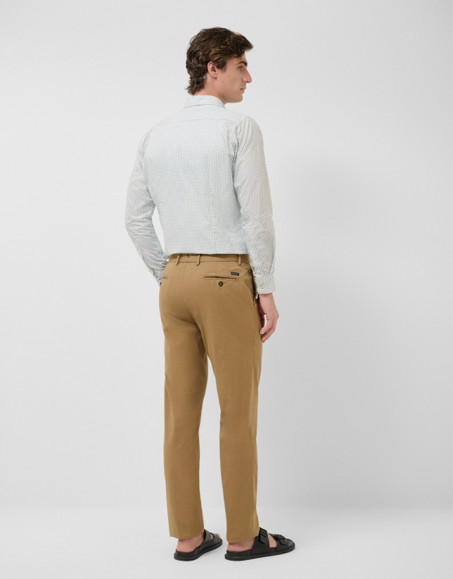 Pantal&oacute;n chino tintado camel