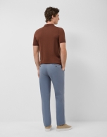 Pantal&oacute;n chino tintado azul gris&aacute;ceo
