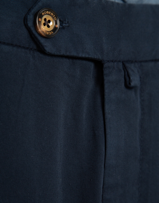 Pantal&oacute;n chino tintado marino