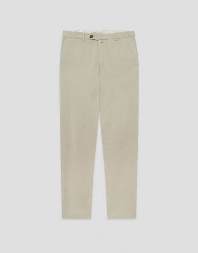 Pantal&oacute;n chino tintado caqui