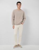 Pantal&oacute;n cinco bolsillos sarga crudo