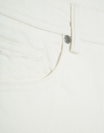 Pantal&oacute;n cinco bolsillos sarga crudo