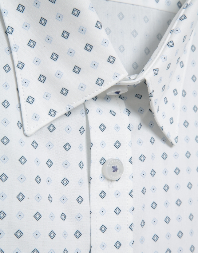 Camisa sport regular fit estampado geom&eacute;trico azules