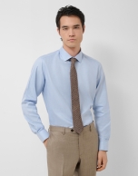 Camisa vestir slim dibujo celeste/blanco