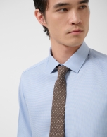 Slim fit dress shirt with light blue/white pattern
