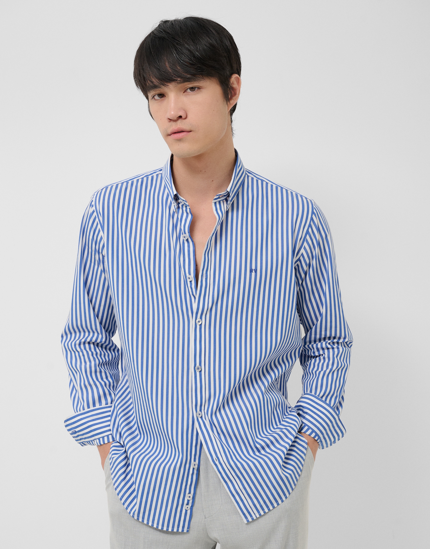 Regular fit white and blue striped shirt