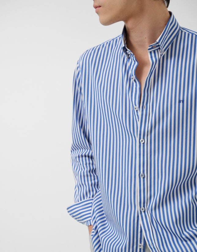 Camisa sport regular rayas blanco y azul