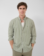 Camisa sport regular rayas blanco y caqui