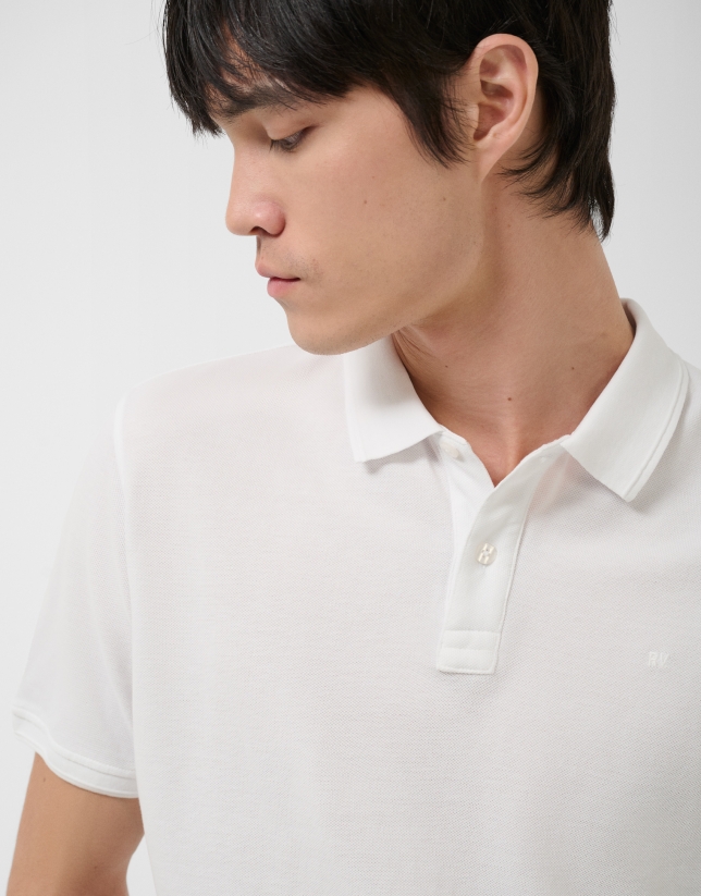 Polo piqu&eacute; de manga corta blanco