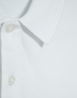 White short-sleeved piqu&eacute; polo shirt