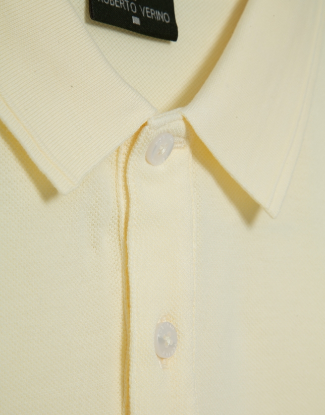 Light yellow short-sleeved piqu&eacute; polo shirt