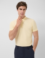 Light yellow short-sleeved piqu&eacute; polo shirt