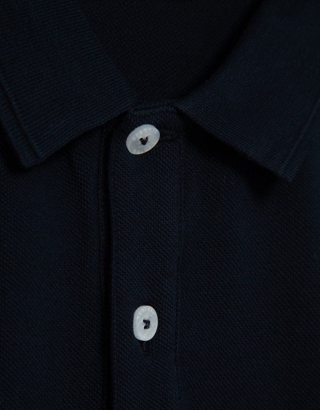 Navy blue short-sleeved piqu&eacute; polo shirt