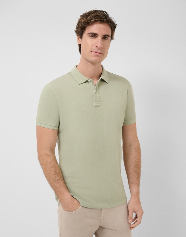 Khaki short-sleeved piqu&eacute; polo shirt
