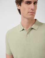 Khaki short-sleeved piqu&eacute; polo shirt