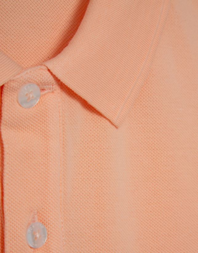 Polo piqu&eacute; de manga corta naranja claro