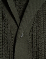 Polo abierto tricotado espiga caqui oscuro