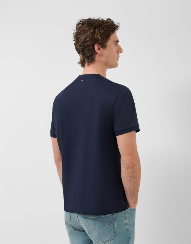 Navy blue short-sleeved T-shirt with logo on the chest
