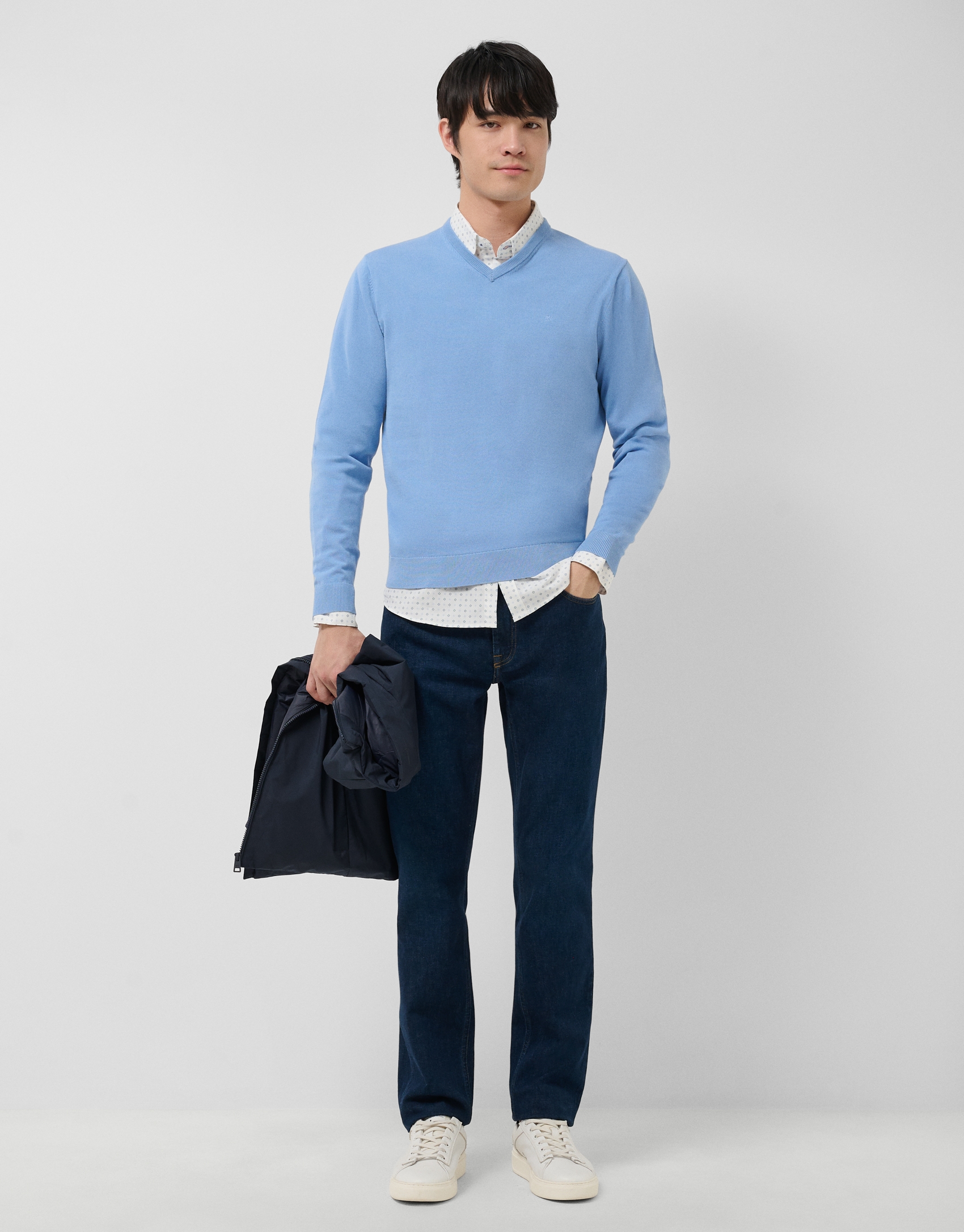 Light blue high twist V-neck jumper