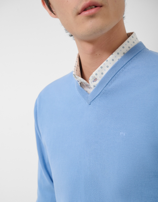 Light blue high twist V-neck jumper