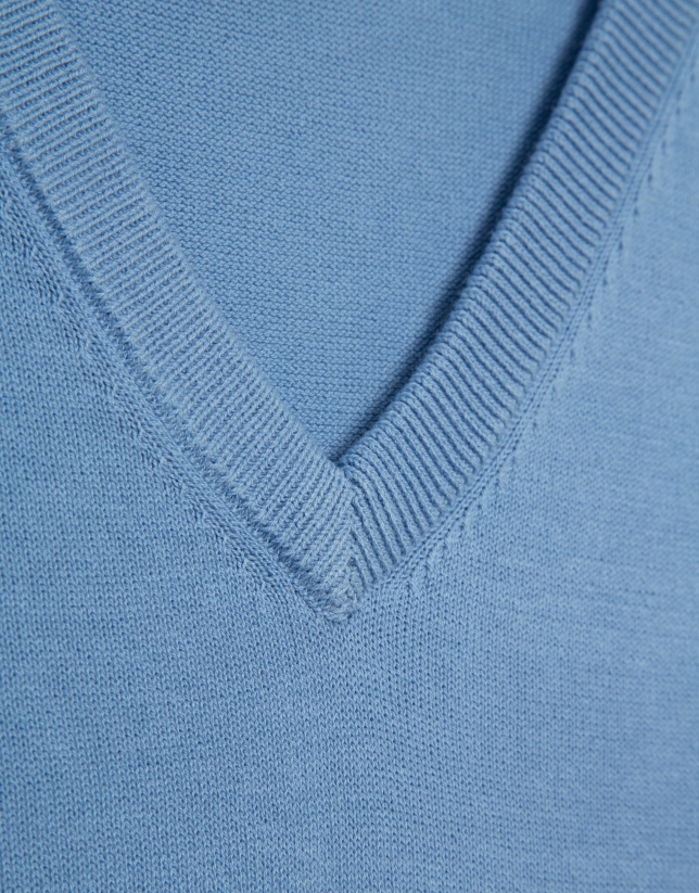 Light blue high twist V-neck jumper