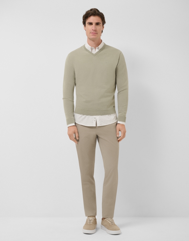 Light khaki high twist V-neck jumper