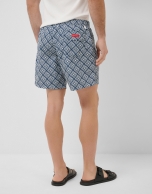 Ba&ntilde;ador estampado geom&eacute;trico marino y blanco