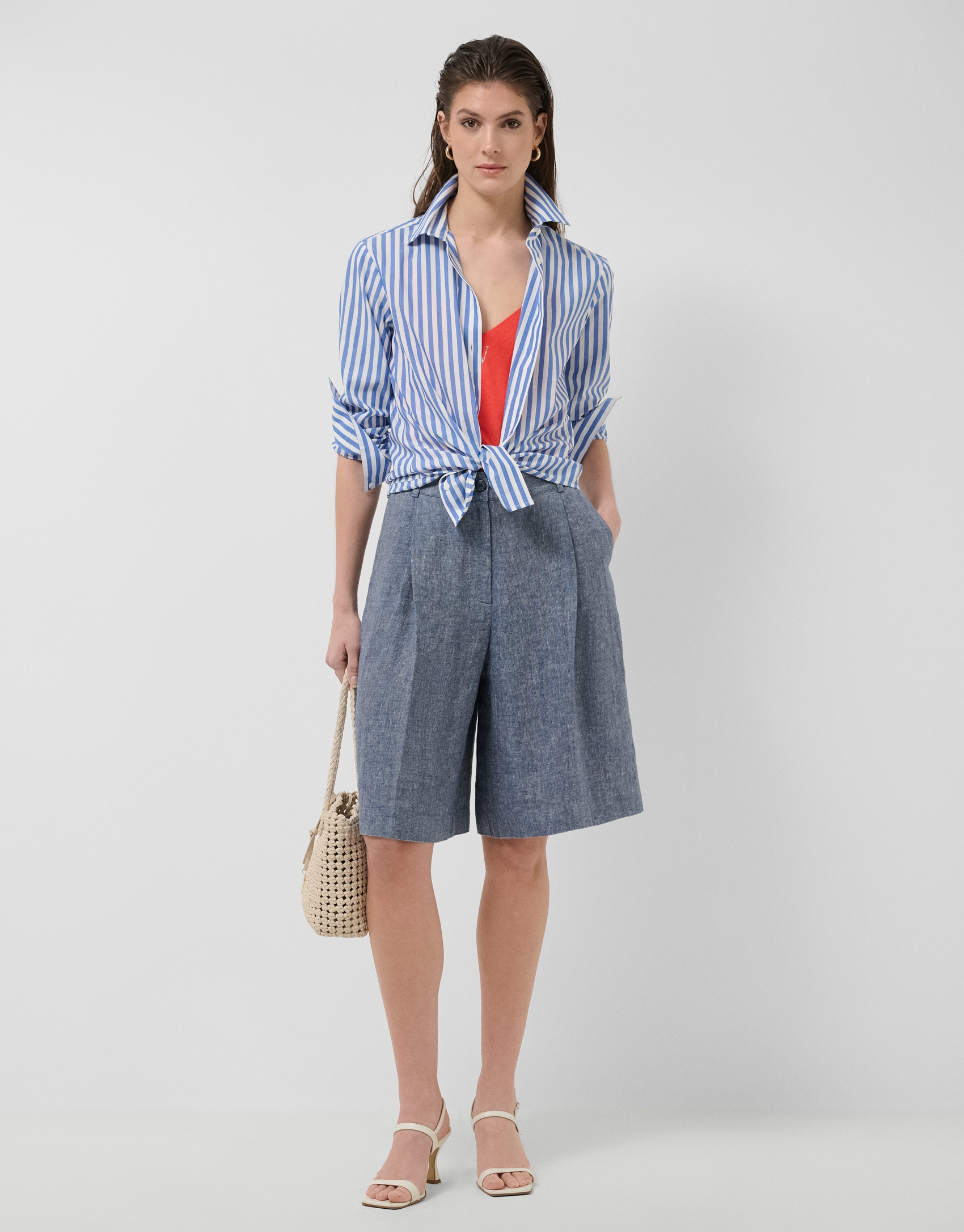 Pantal&oacute;n bermuda larga cinco bolsillos lino azul