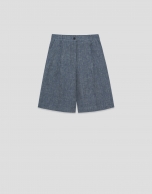 Pantal&oacute;n bermuda larga cinco bolsillos lino azul