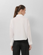 White long-sleeved knotted shirt
