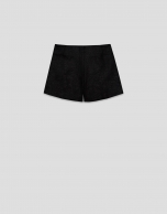 Pantal&oacute;n corto tejido trama negra