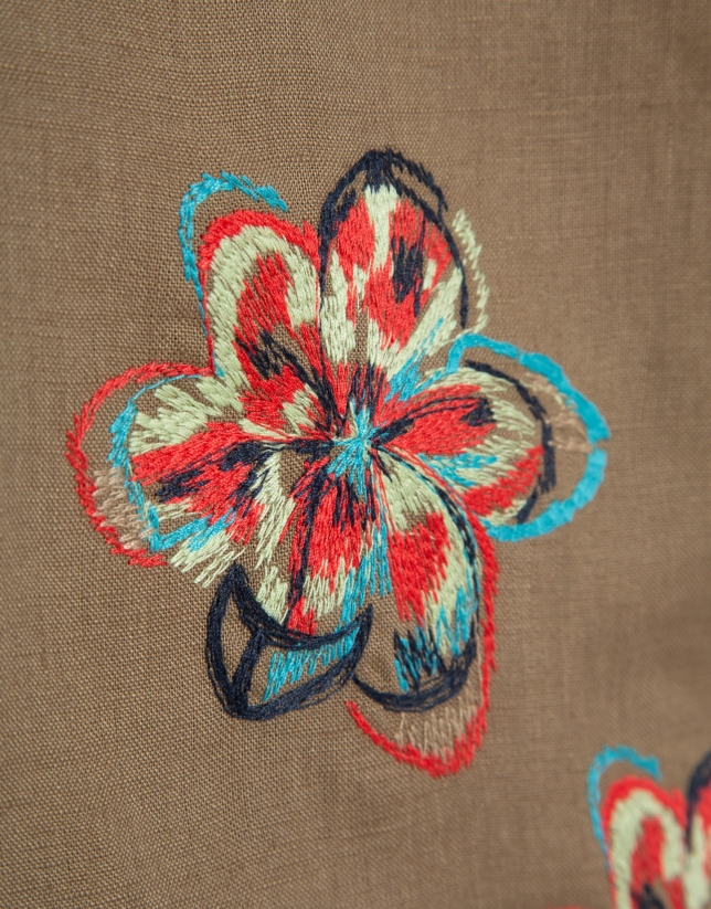 Camel linen Bermuda shorts with floral embroidery