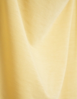 Camiseta escote drapeado amarilla