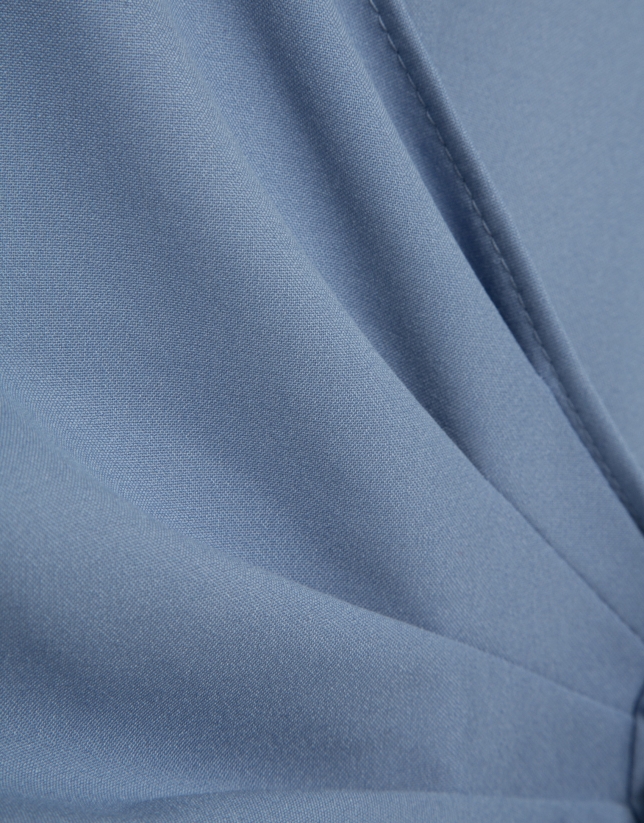 Vestido midi cruzado sin mangas azul