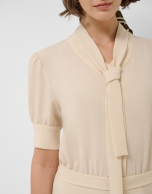 Vestido midi manga tres cuartos beige