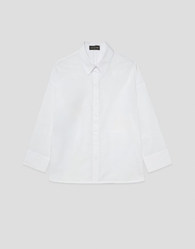 Oversized white shirt with raglan sleeves