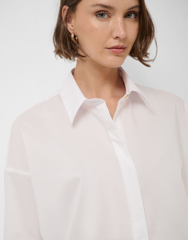 Oversized white shirt with raglan sleeves