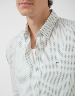 Regular fit sports shirt with green floral geometric print