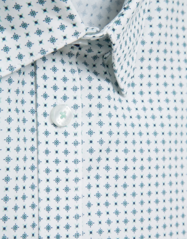 Camisa sport regular fit estampado geom&eacute;trico flores verdes