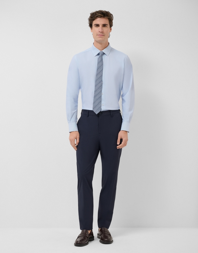 Camisa sport regular fit estampado geom&eacute;trico celeste