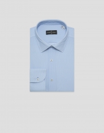 Regular fit shirt with light blue geometric print